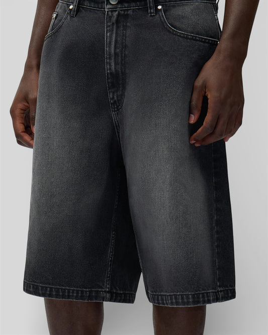 Round pocket denim short