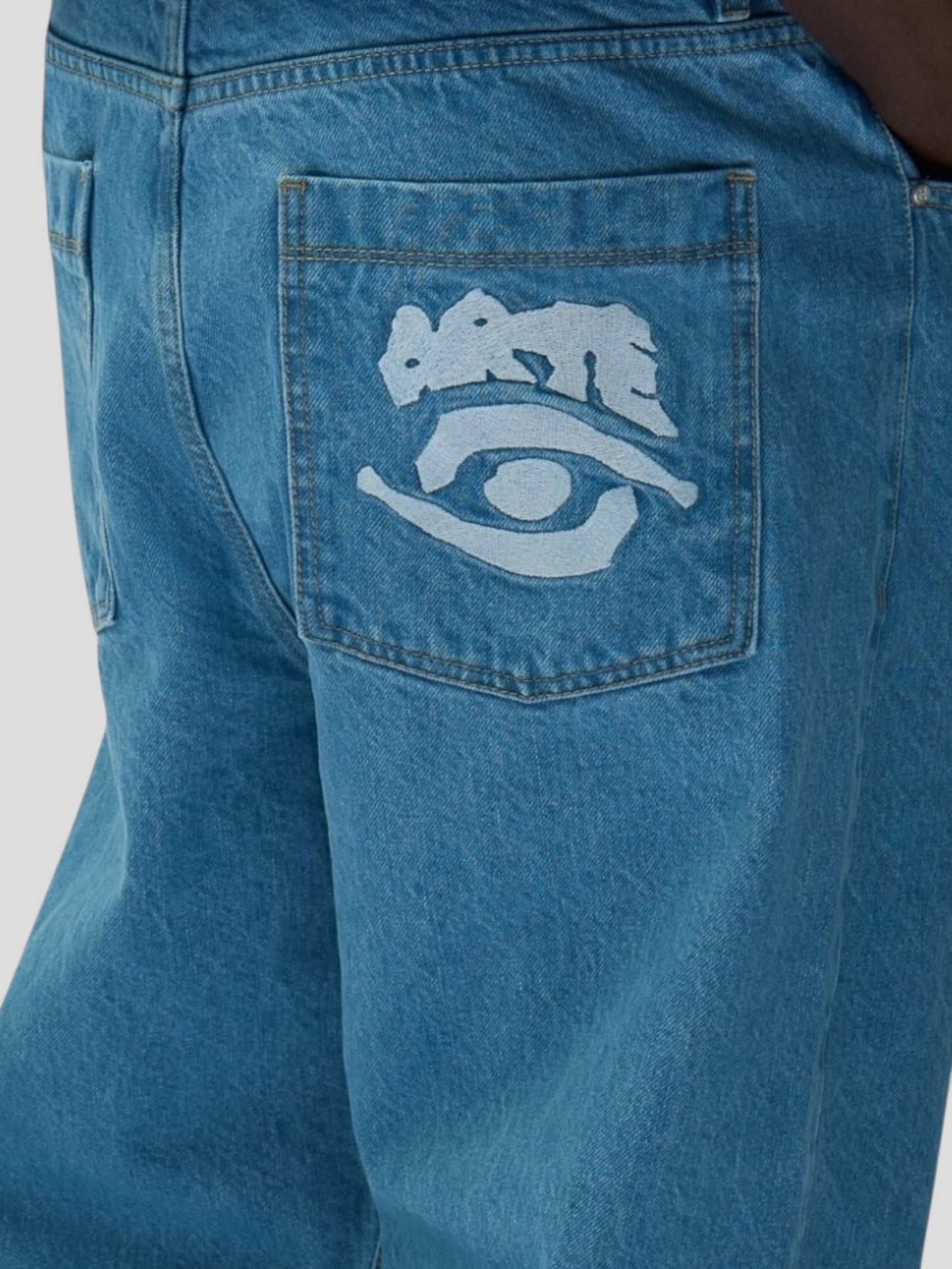 Back pocket graphic pants