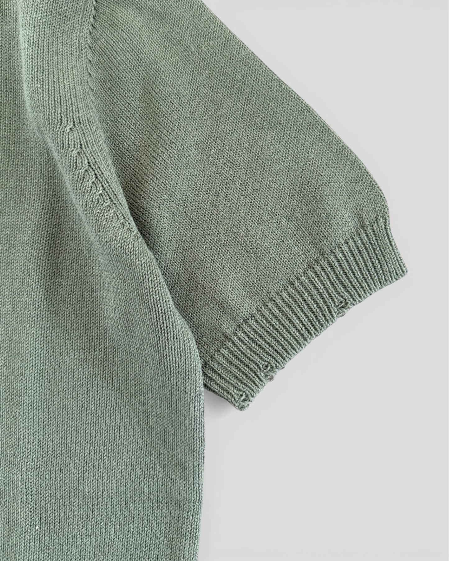 Half sleeve break sweater army