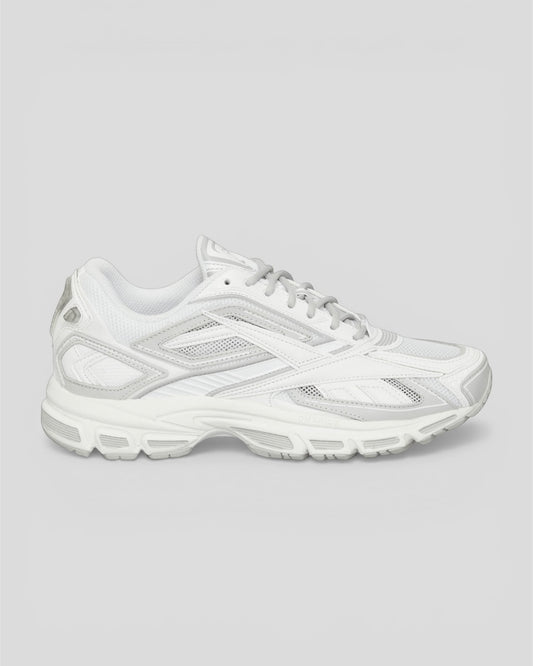 Road ultra white