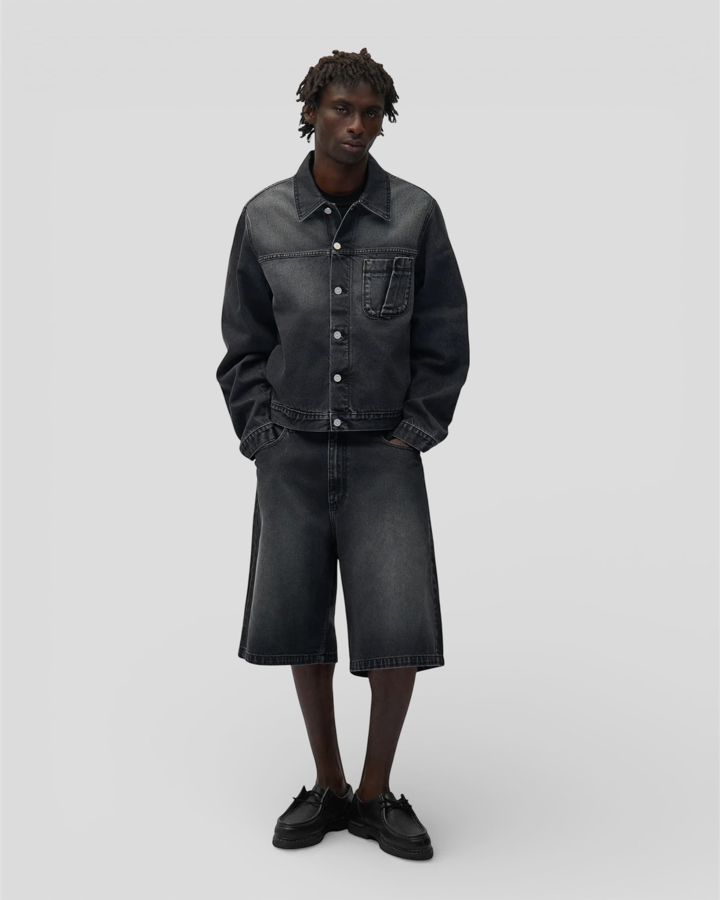 Round pocket denim short