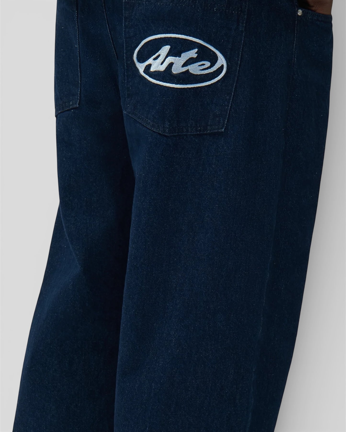 Circle logo pocket pants