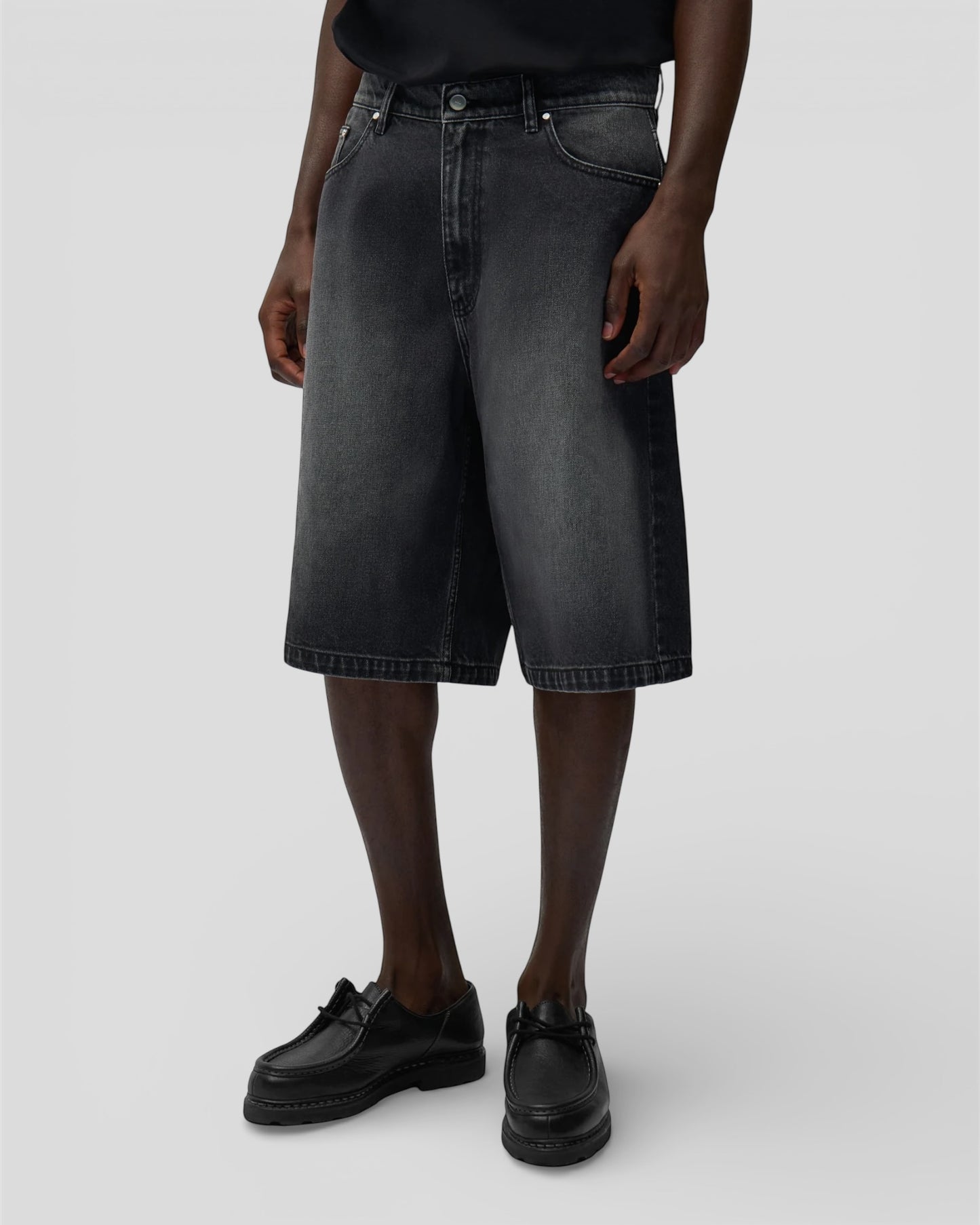 Round pocket denim short