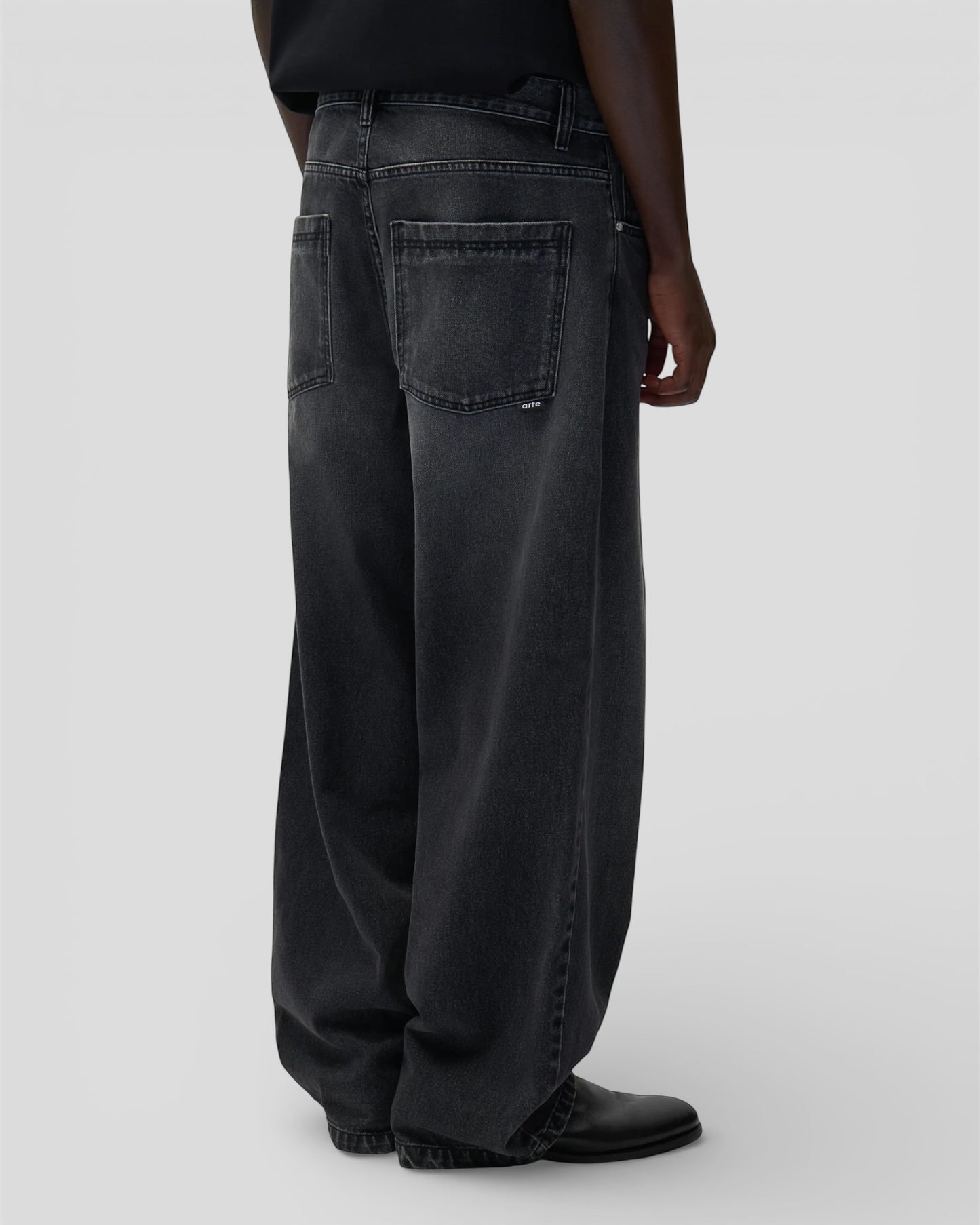 Fade wash baggy pants