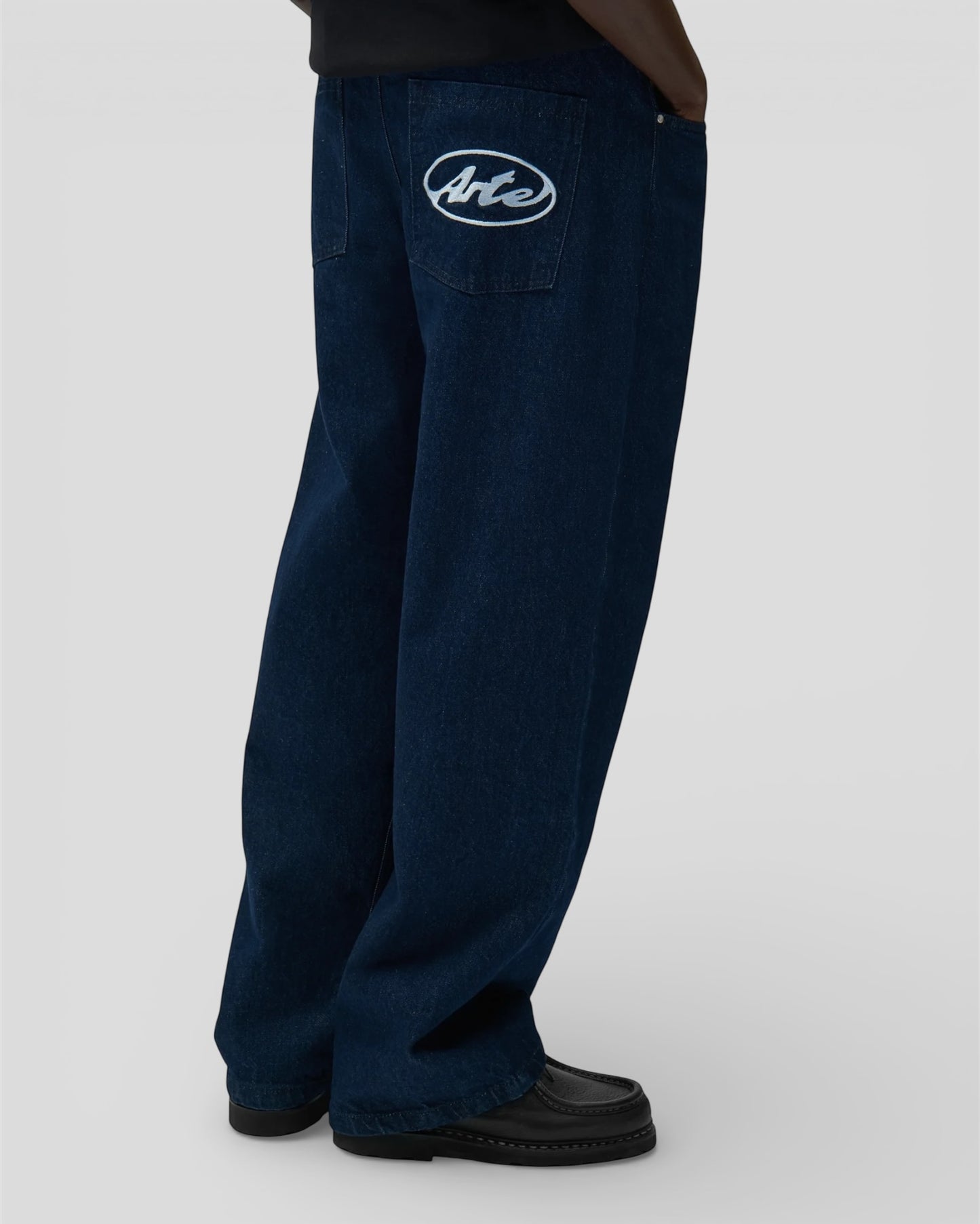 Circle logo pocket pants