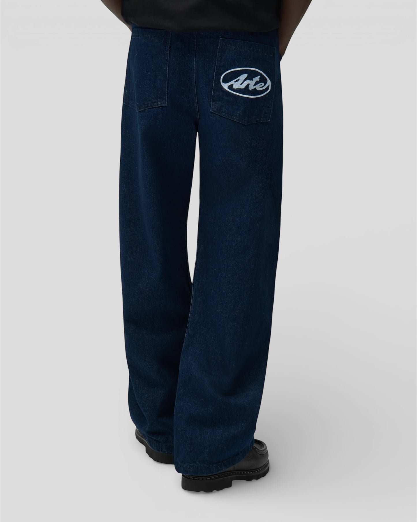 Circle logo pocket pants
