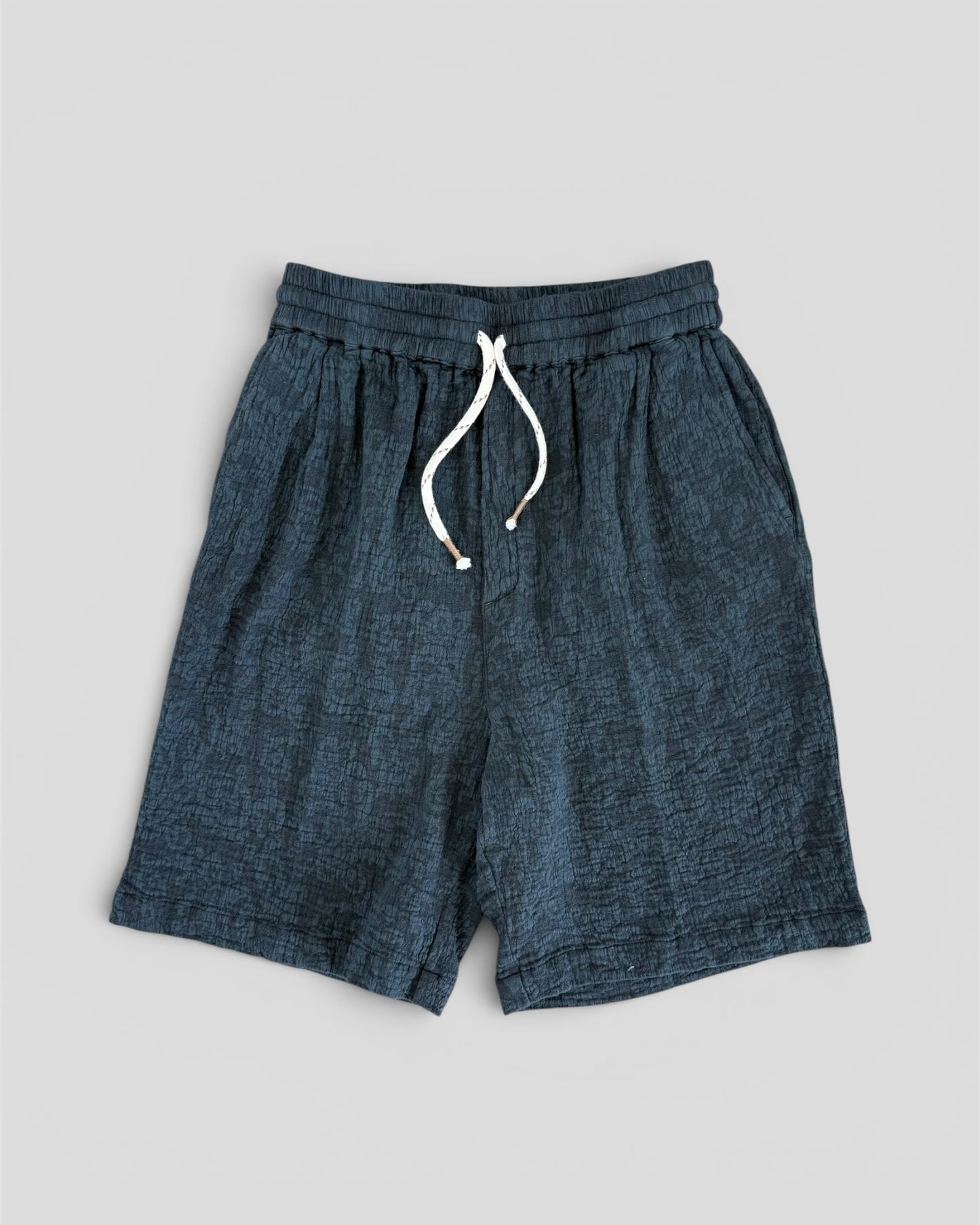 Bermuda over jacquard