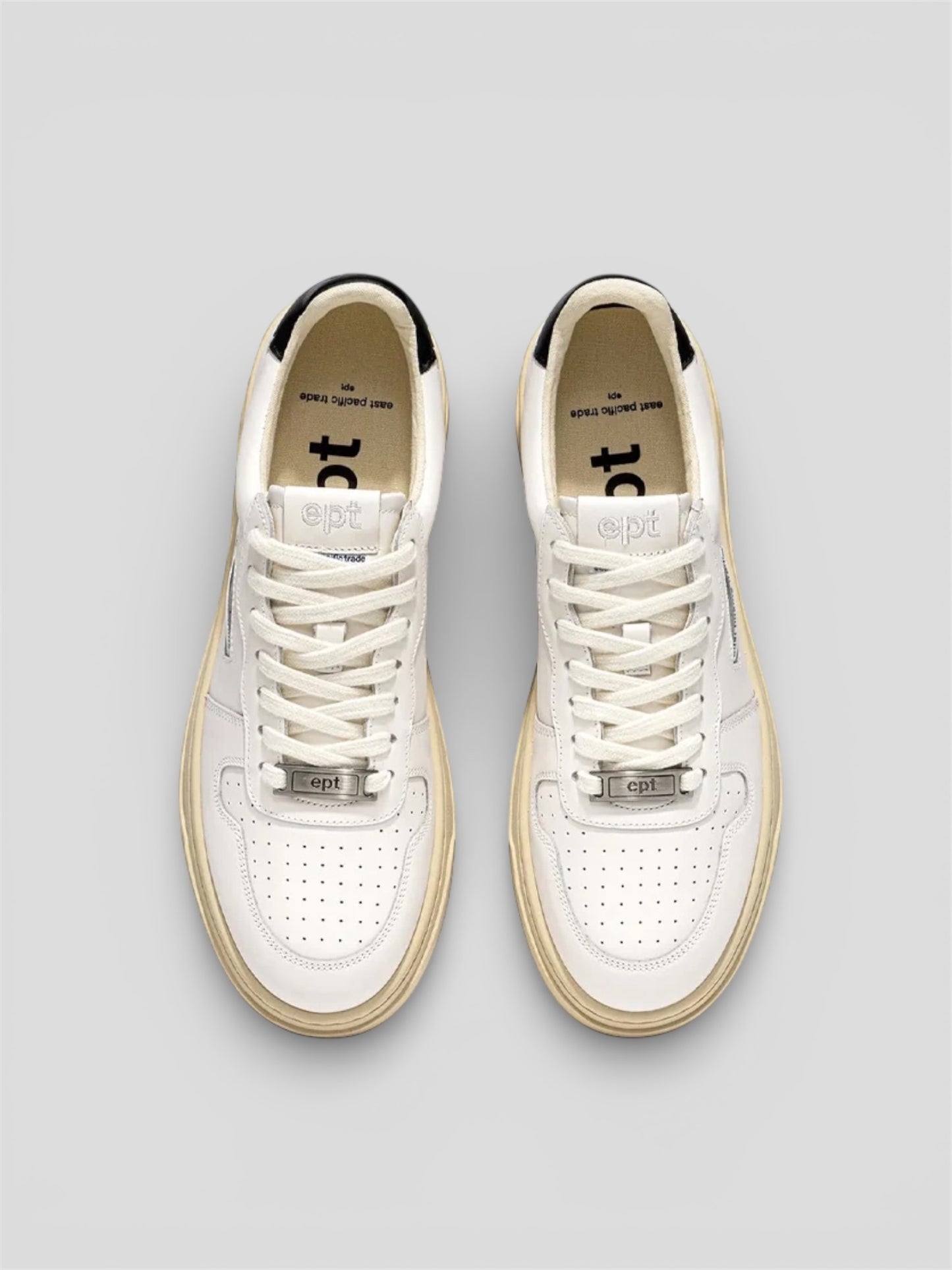 Court off white/black