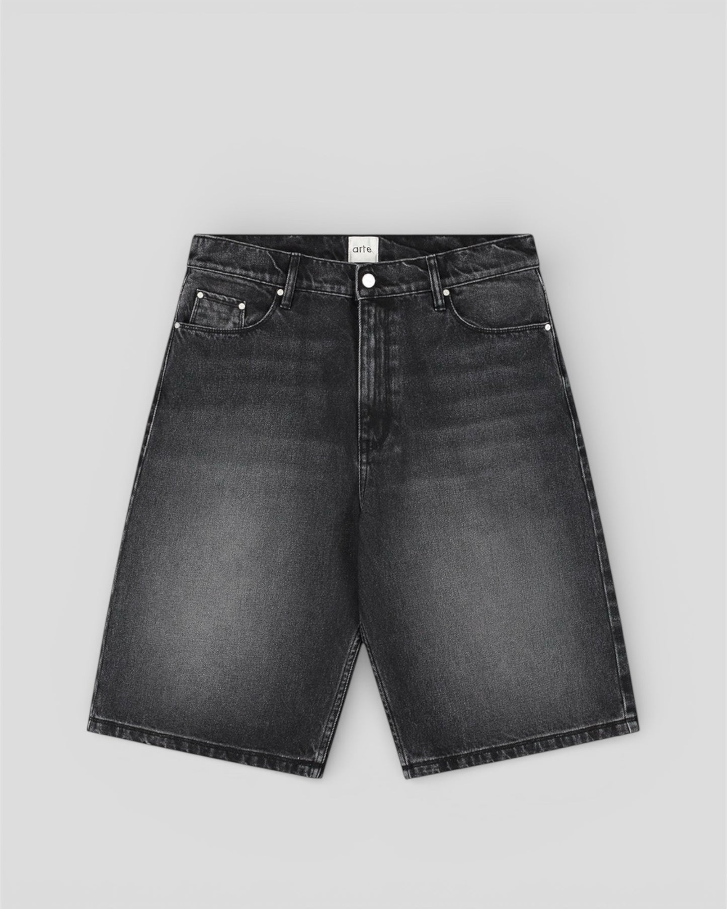 Round pocket denim short