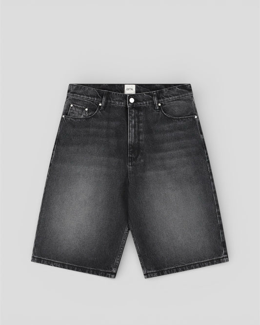 Round pocket denim short